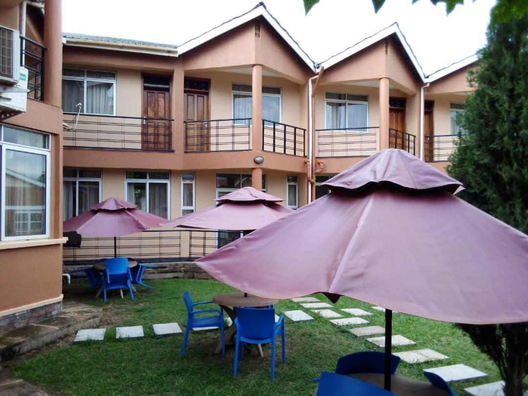 Westcliff Hotel Lira Екстериор снимка