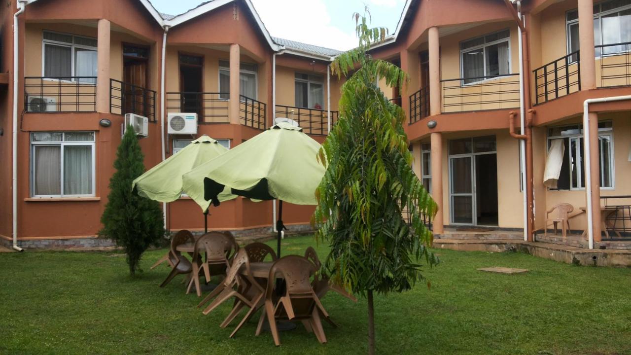 Westcliff Hotel Lira Екстериор снимка