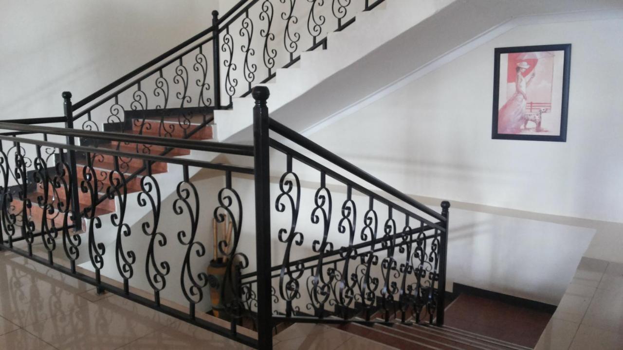 Westcliff Hotel Lira Екстериор снимка