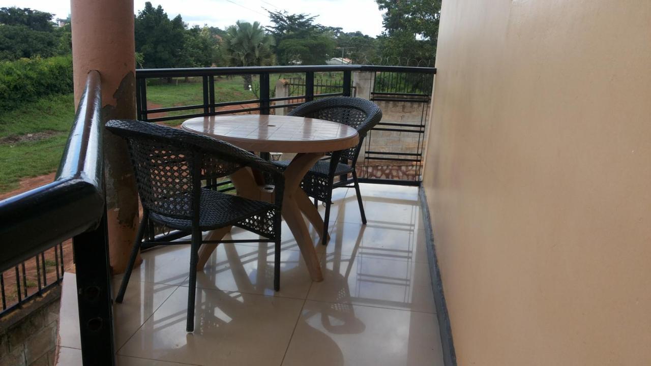 Westcliff Hotel Lira Екстериор снимка