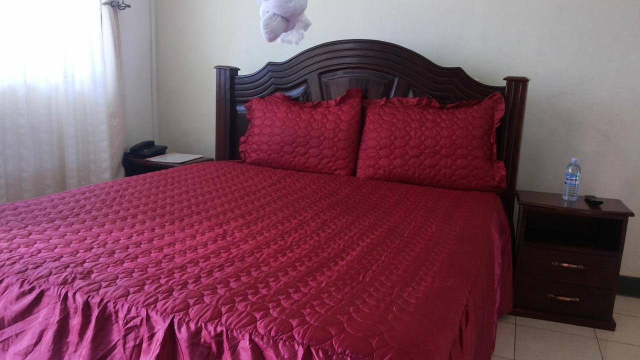 Westcliff Hotel Lira Екстериор снимка