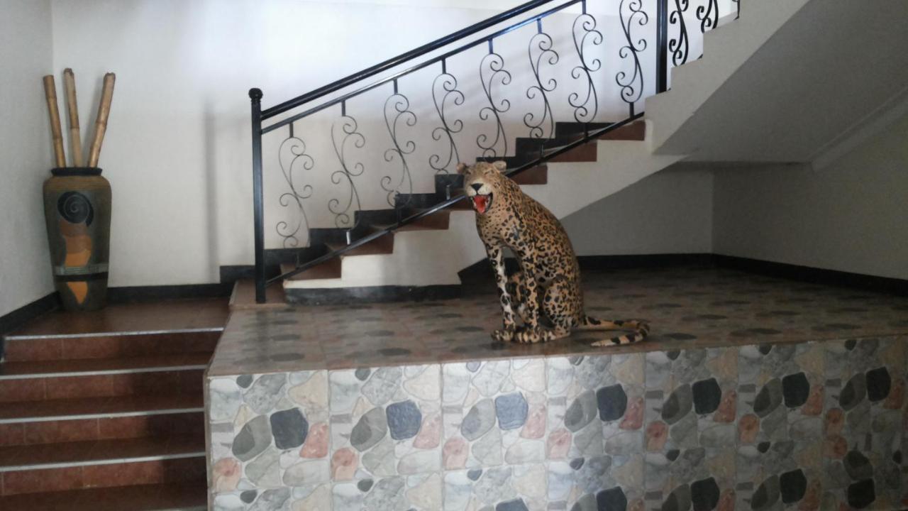 Westcliff Hotel Lira Екстериор снимка