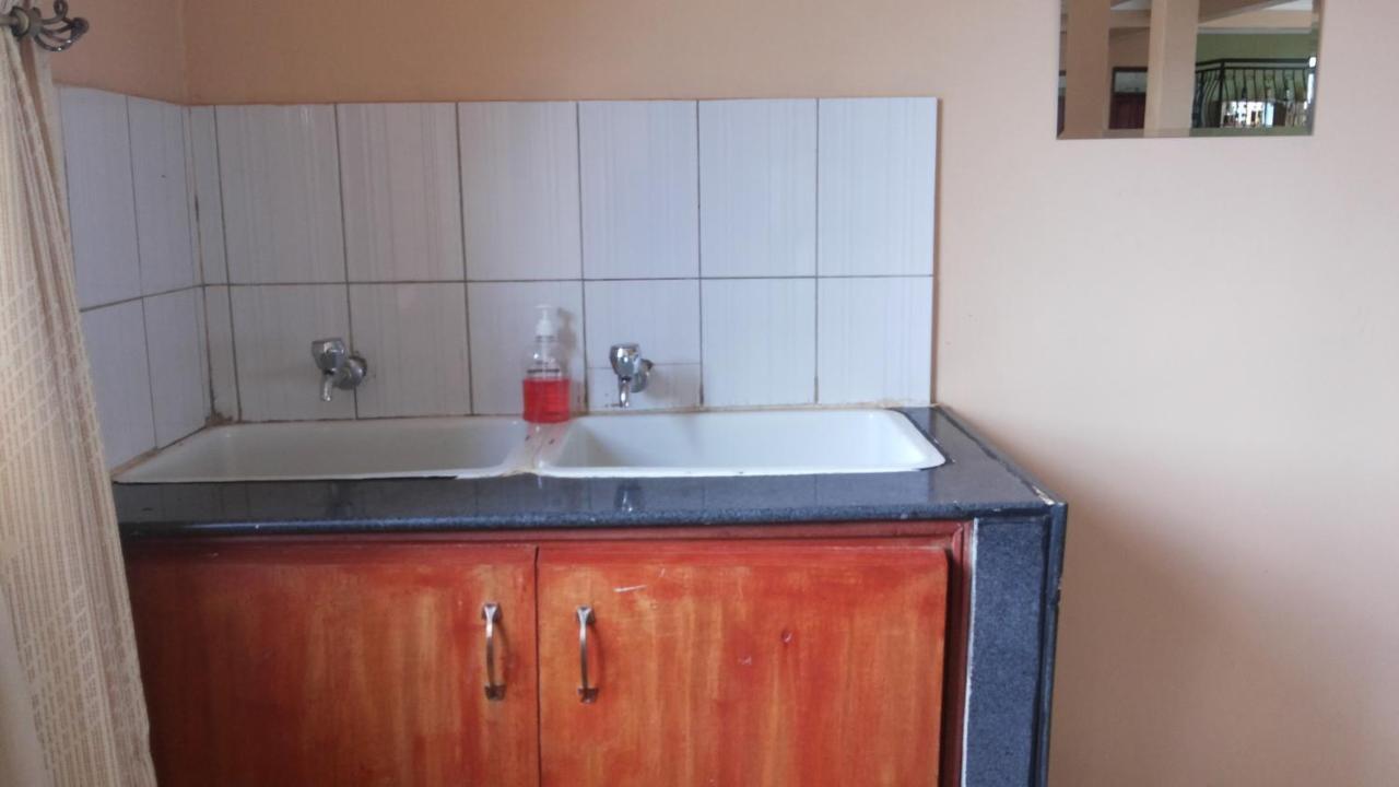 Westcliff Hotel Lira Екстериор снимка