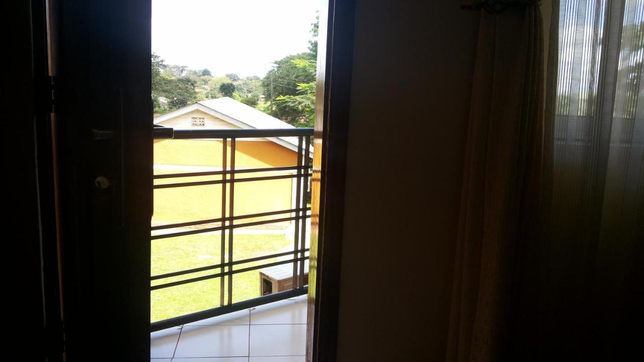 Westcliff Hotel Lira Екстериор снимка
